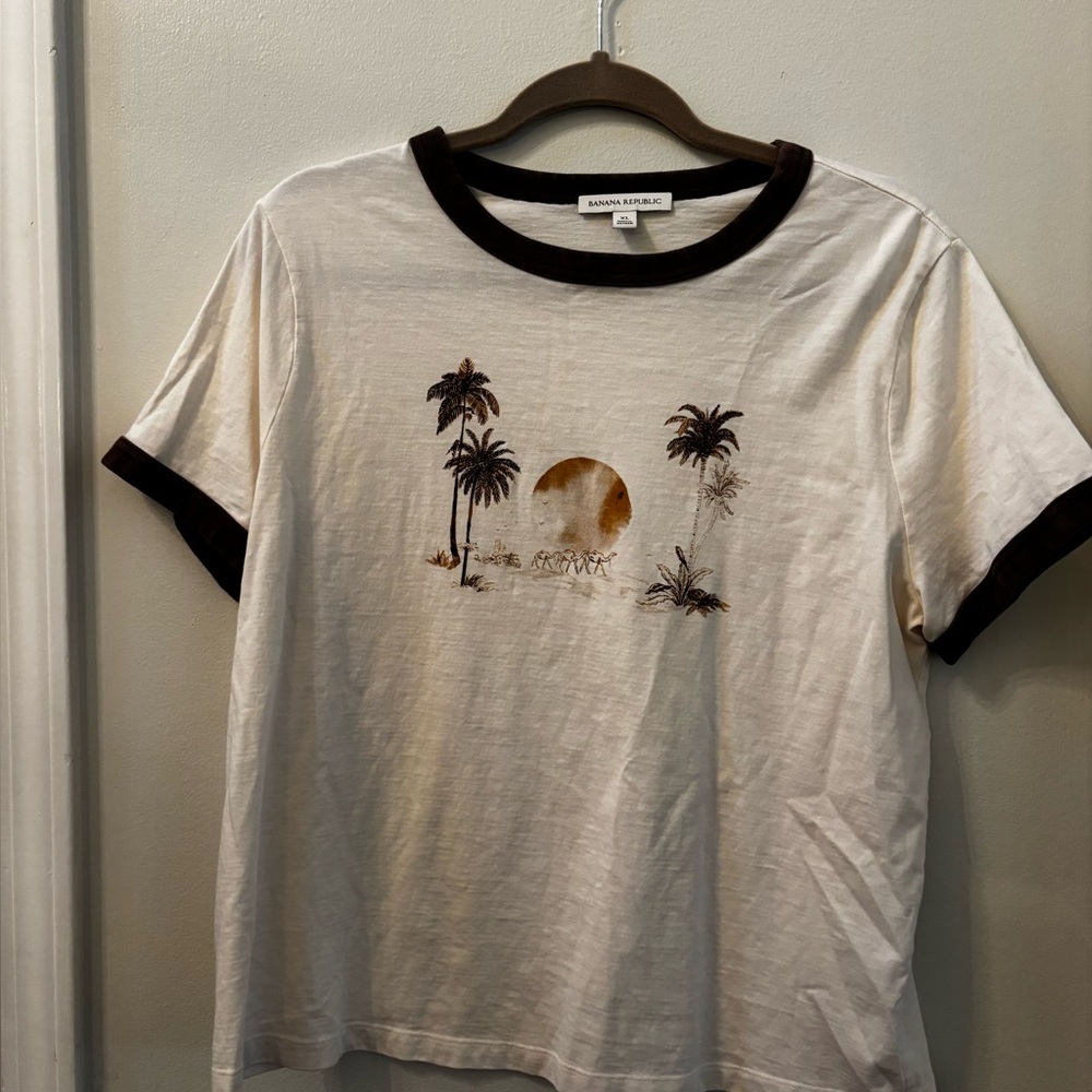 Banana Republic Brown Trimmed Palm and Camel Graphic Tee - XL - Picture 6 of 6
